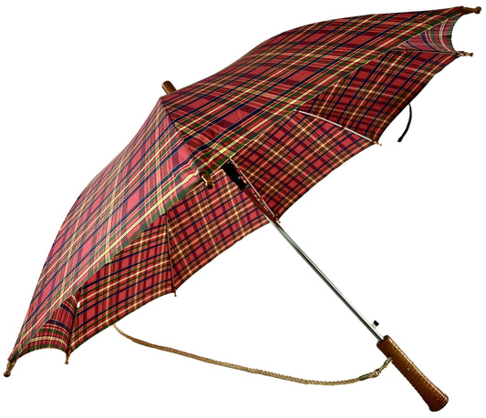 Καρώ ομπρέλα, μακριά, αυτόματη, με ίσια ξύλινη λαβή και λουρί για τον ώμο.