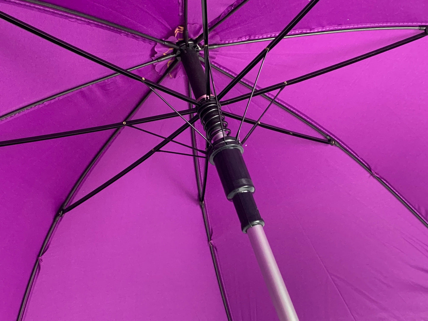 Μωβ ομπρέλα βροχής, συνοδείας, μακριά, με ιστό αλουμινίου.
